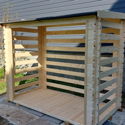 Petits travaux - cabanon de stockage de bois